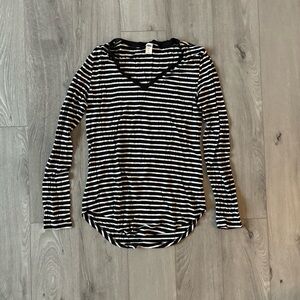 Old Navy Striped V-Neck Long Sleeve Top - Black & White